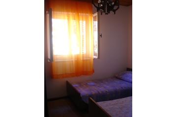 Kroatija Privát Okrug Donji, Eksterjeras